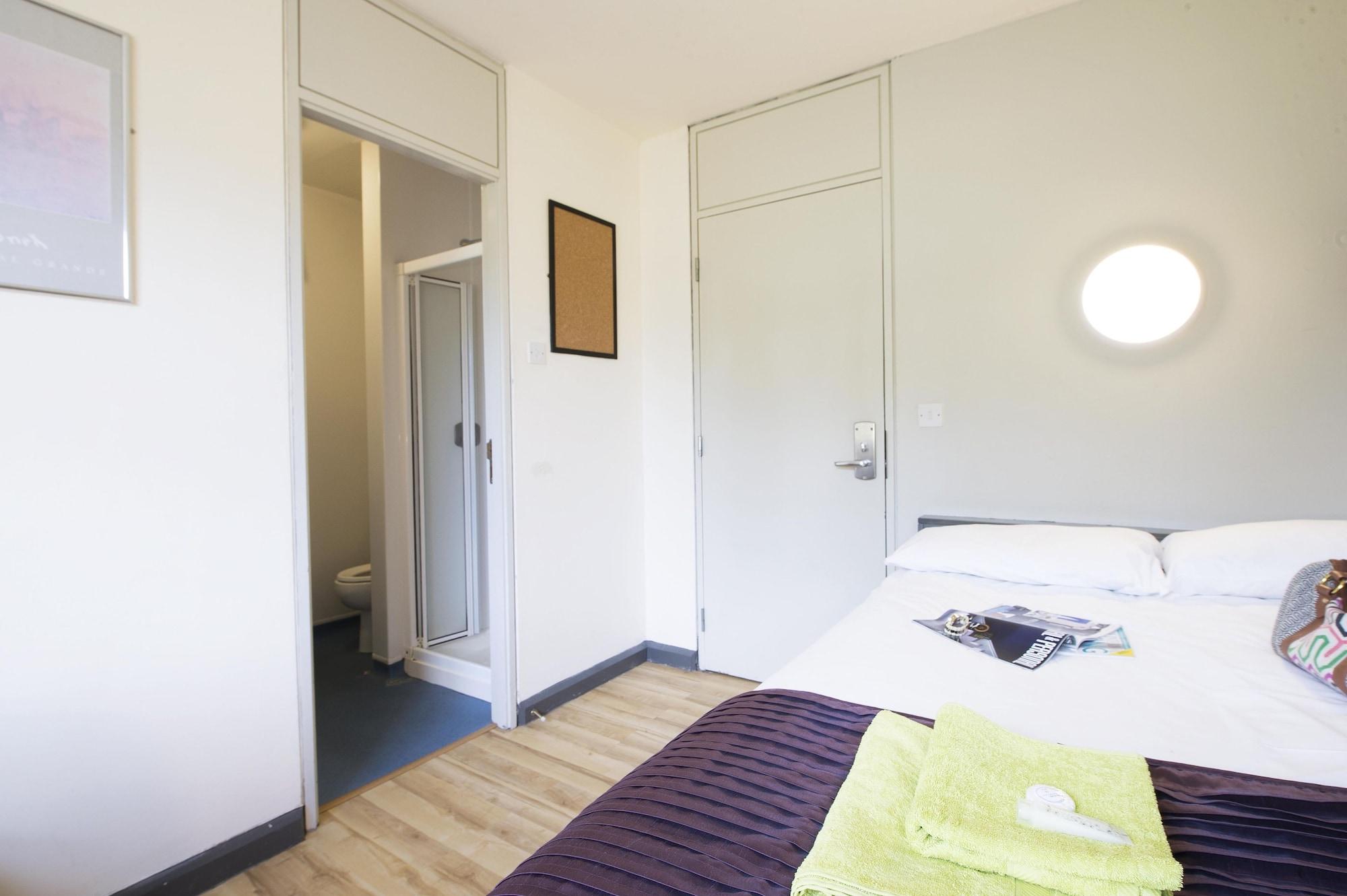 Corrib Village Rooms University Of 戈尔韦 外观 照片