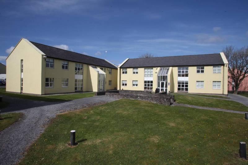 Corrib Village Rooms University Of 戈尔韦 外观 照片