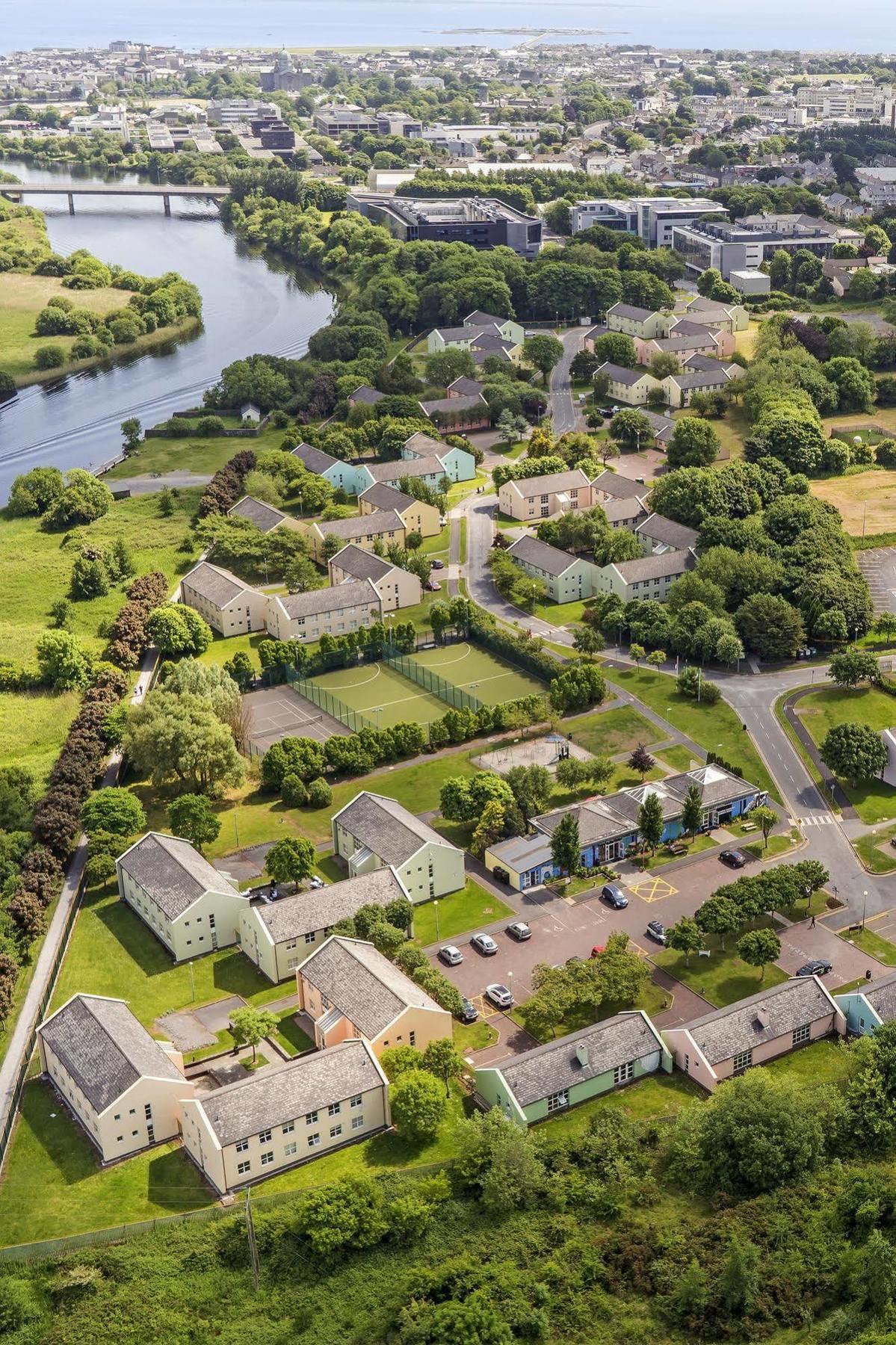 Corrib Village Rooms University Of 戈尔韦 外观 照片